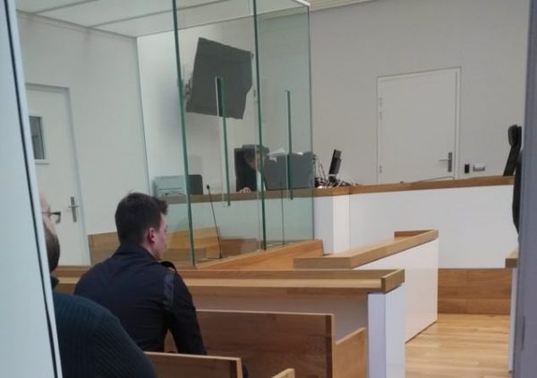 ASM-Cage de verre au tribunal